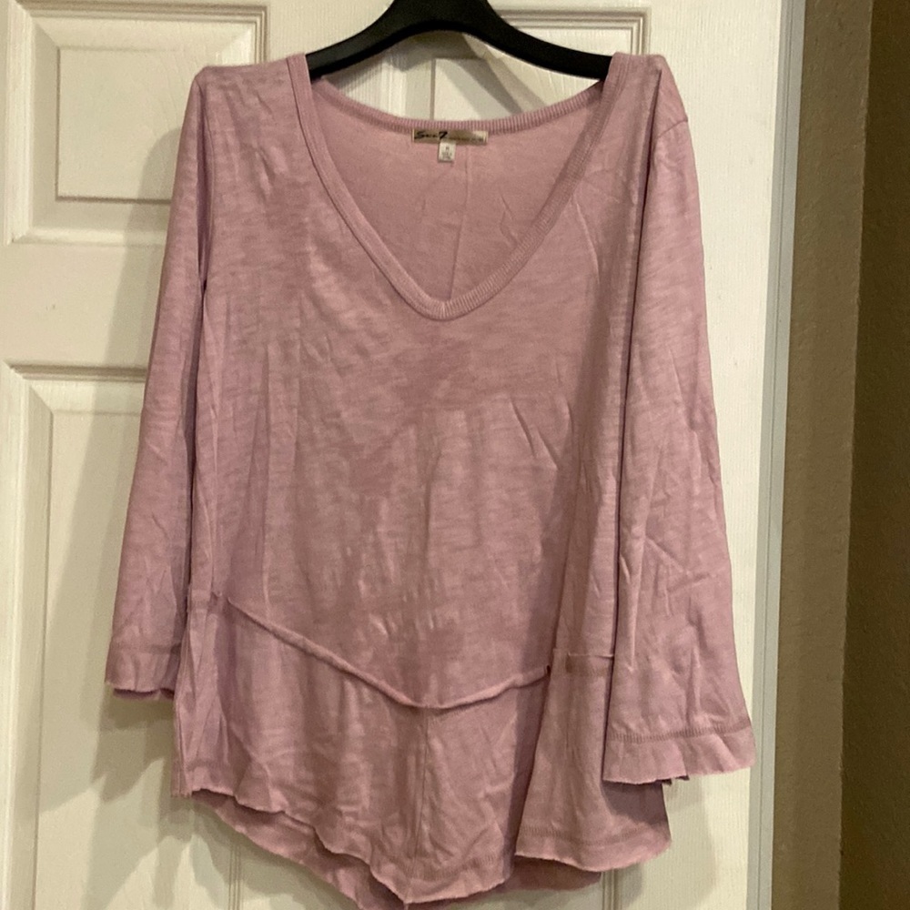 Light purplish-pink Seven 3/4 sleeve women’s v-neck shirt medium. NWT